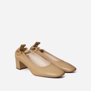 Everlane The Italian Leather Day Heel in Light Taupe Womens Pumps